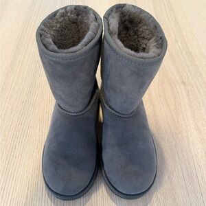 UGG Classic Short Boot